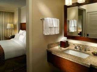 Atlanta Marriott Suites Midtown - Photo 9