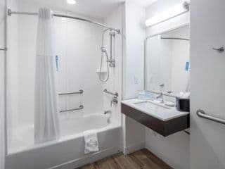 Hampton Inn & Suites Atlanta Downtown - Photo 11