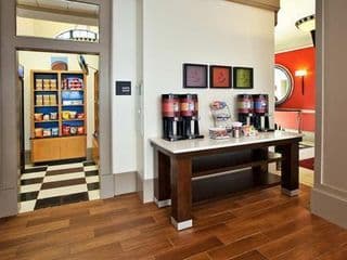 Hampton Inn & Suites Atlanta Downtown - Photo 15