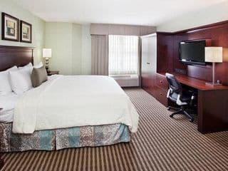 Holiday Inn Express & Suites Atlanta Buckhead - Photo 2