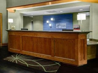 Holiday Inn Express & Suites Atlanta Buckhead - Photo 16