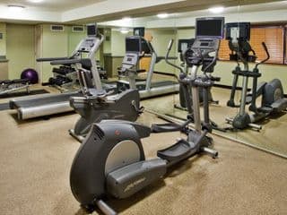 Holiday Inn Express & Suites Atlanta Buckhead - Photo 19