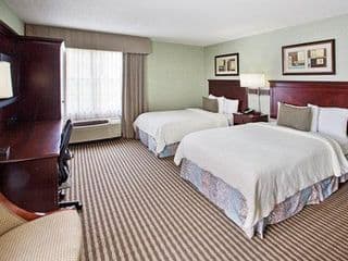 Holiday Inn Express & Suites Atlanta Buckhead - Photo 3