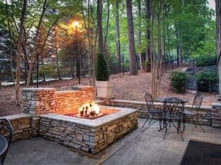 Holiday Inn Express & Suites Atlanta Buckhead - Photo 21