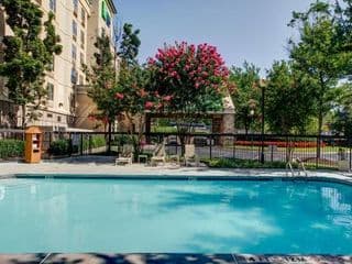 Holiday Inn Express & Suites Atlanta Buckhead - Photo 22