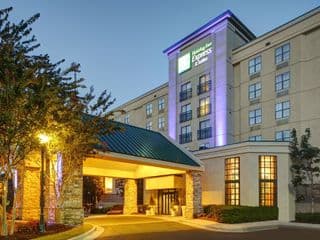 Holiday Inn Express & Suites Atlanta Buckhead - Photo 24