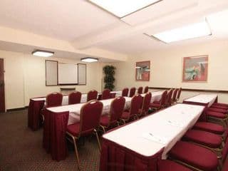 Hampton Inn Atlanta Buckhead - Photo 16
