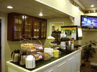 Barclay Hotel Atlanta Downtown - Photo 12