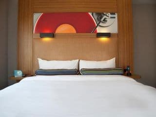 Aloft by Marriott Atlanta Downtown - Photo 4