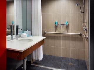 Aloft by Marriott Atlanta Downtown - Photo 8