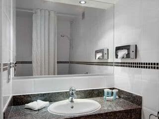 Novotel London Stansted Airport - Photo 8