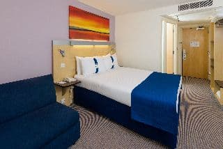 Holiday Inn Express London Stansted Airport, an IHG Hotel - Photo 3