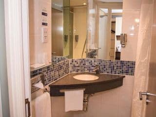 Holiday Inn Express London Stansted Airport, an IHG Hotel - Photo 9
