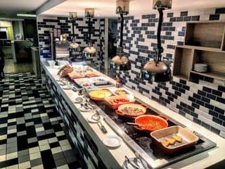Holiday Inn Luton South - M1, Junction 9, an IHG Hotel - Photo 12