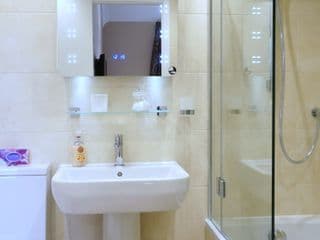 The Lawn Guest House Gatwick - Photo 11