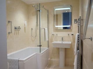 The Lawn Guest House Gatwick - Photo 12