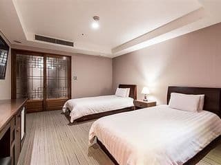 New Hilltop Hotel