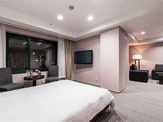 New Hilltop Hotel - Photo 2
