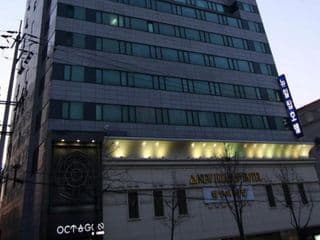 New Hilltop Hotel - Photo 23