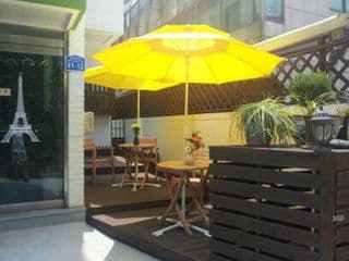 Family & Friends House - Photo 12
