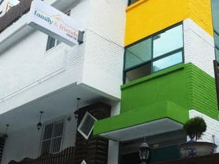 Family & Friends House - Photo 14