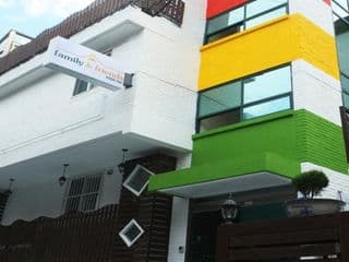 Family & Friends House - Photo 9