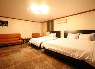 New World Hotel - Photo 2