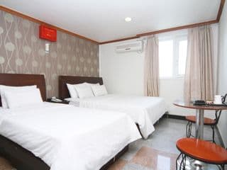 New World Hotel - Photo 4