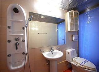 New World Hotel - Photo 8