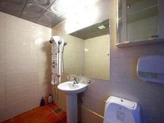 New World Hotel - Photo 9