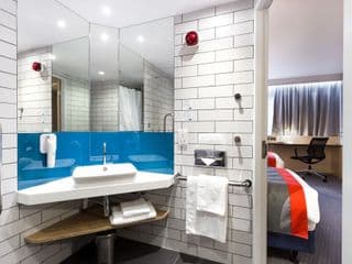 Holiday Inn Express London - Watford Junction, an IHG Hotel - Photo 9