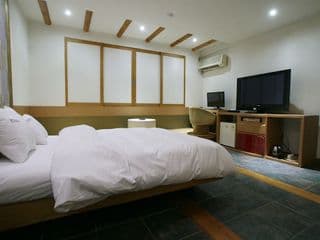 Hotel Oscar - Photo 13