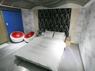 Hotel Oscar - Photo 20