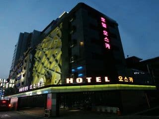 Hotel Oscar - Photo 23
