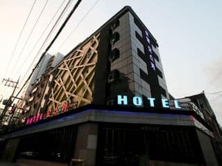 Hotel Oscar - Photo 24