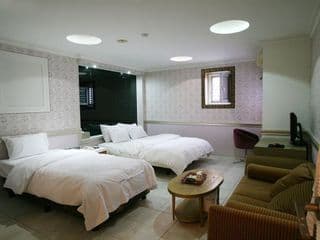 Hotel Oscar - Photo 7
