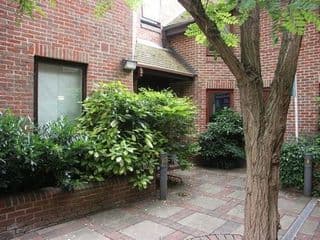 Accommodation Windsor Ltd - The Courtyard - Photo 12