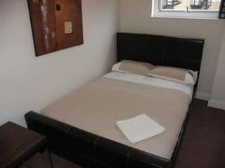 Accommodation Windsor Ltd - The Courtyard - Photo 3
