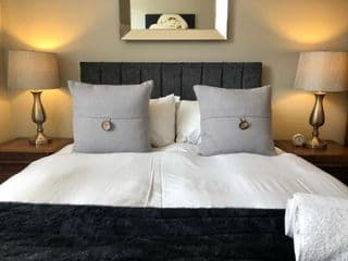Accommodation Windsor Ltd - The Courtyard - Photo 24