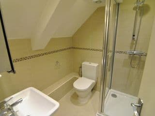 Accommodation Windsor Ltd - The Courtyard - Photo 6