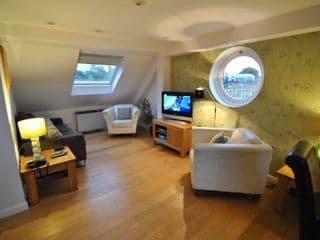Accommodation Windsor Ltd - The Courtyard - Photo 8