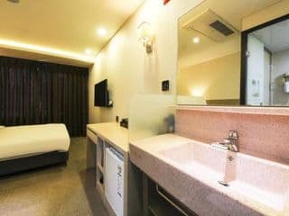 CS Avenue Hotel - Photo 11