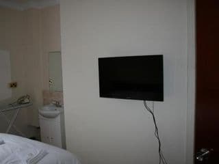 Kensington and Chelsea grand apartment - Photo 11