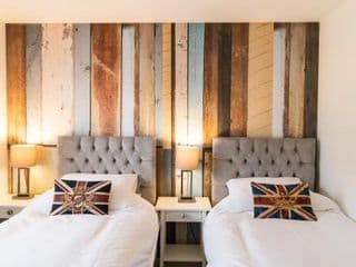 Beautiful Central Family Apartment for 6 - Photo 4