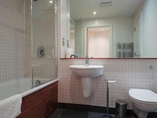 Barbican Serviced Apartments - Photo 3
