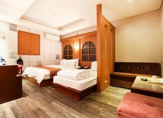Highland Hotel - Photo 2
