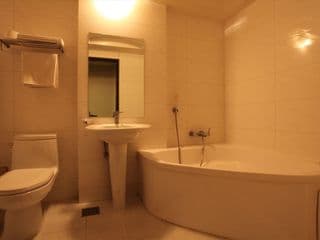 Highland Hotel - Photo 12