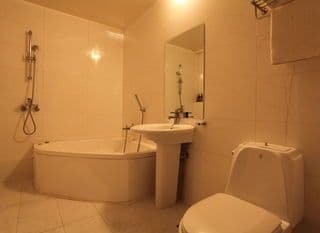Highland Hotel - Photo 13