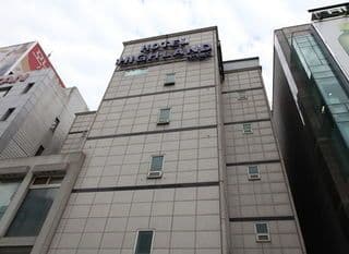 Highland Hotel - Photo 24