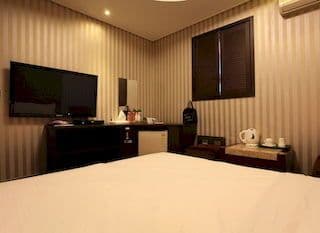 Highland Hotel - Photo 7